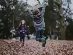 Tabungan Berjangka Pendidikan dan Asuransi Pendidikan Risiko Berbeda