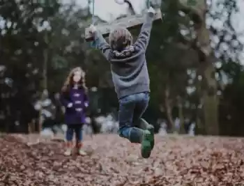 Tabungan Berjangka Pendidikan dan Asuransi Pendidikan Risiko Berbeda