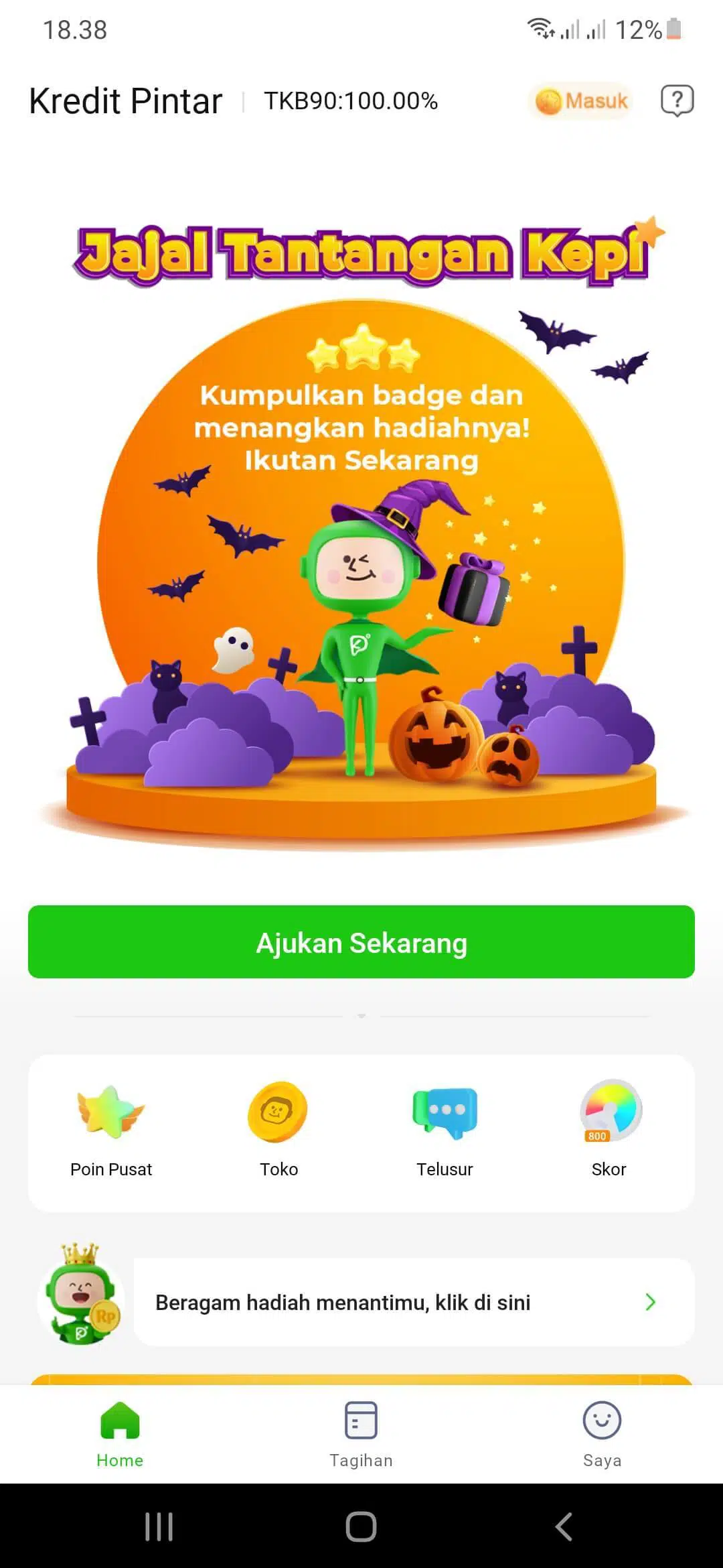 Nasabah download aplikasi Kredit Pintar di Apps Store